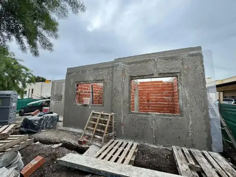 Casa 4 ambientes con 2 baños