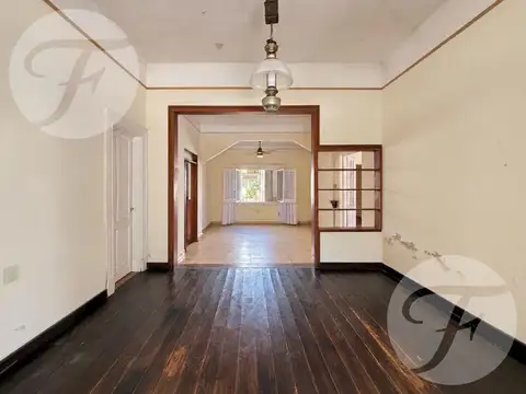 Casa 5 ambientes con 1 baño