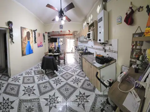 Casa 4 ambientes con 2 baños