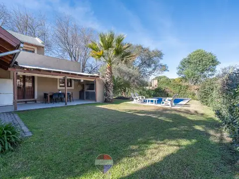 Casa 6 ambientes con 2 baños