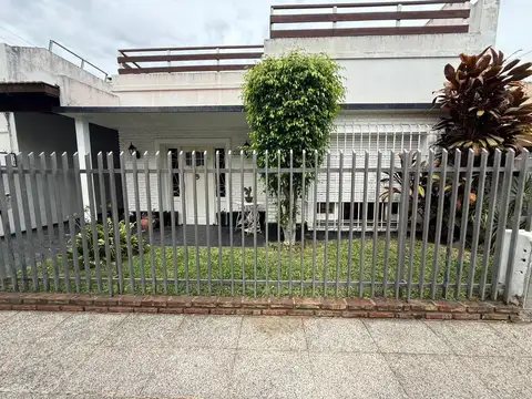 CASA 4 AMB. EN VENTA EN RAMOS MEJIA