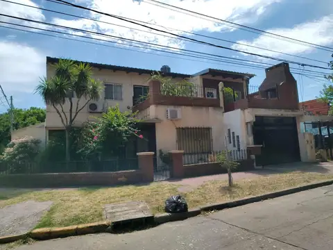 Casa en venta- 3 dormitorios + cochera