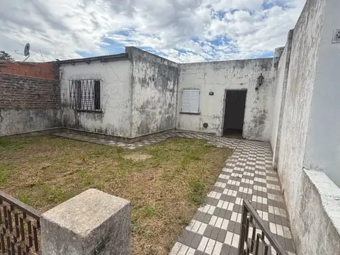 Casa 4 ambientes con 1 baño