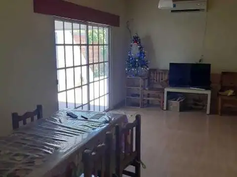 Casa 5 ambientes con 1 baño