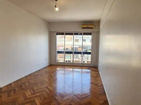 VENTA departamento dos dormitorios con COCHERA balcón