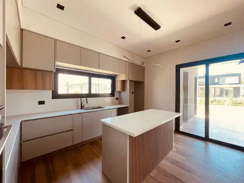 Casa en Venta al Oeste