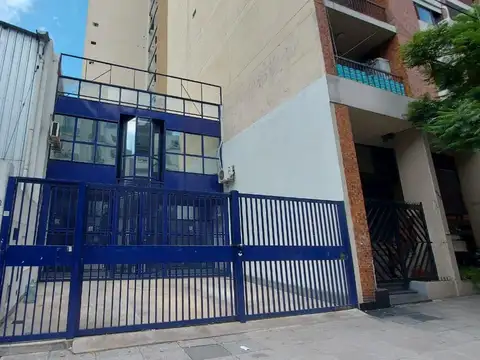 Depósito - Oficina - Local  de  420 m2 en San Telmo  - ALQUILER
