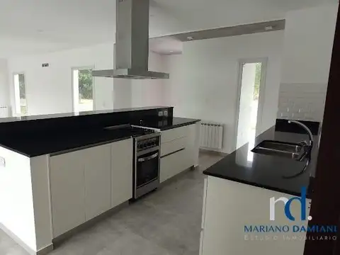 Casa 5 ambientes con 4 baños