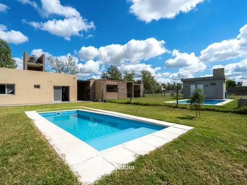VENTA - Casa a estrenar de 2 dormitorios con cochera y pileta - Tierra de Sueños 3, Roldán.