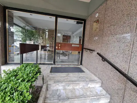 Departamento de 2 Ambientes en Piso Alto con Vista Abierta a la Ciudad