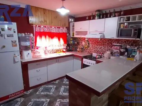 Casa 4 ambientes con 2 baños