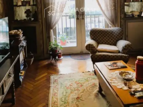 Departamento 7 ambientes con 2 baños