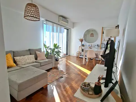 Departamento en venta en Martínez , 2 amb. Piso alto, vista abierta con cochera.
