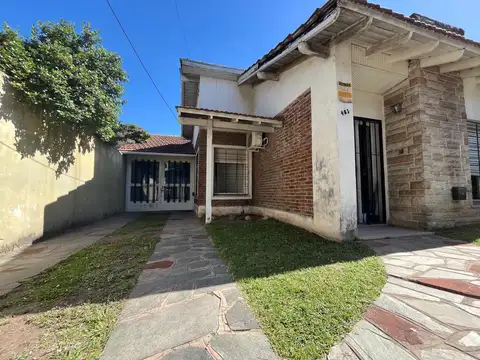 VENTA CASA CHALET 3 AMB COCHERA JARDIN LOMAS DE ZAMORA