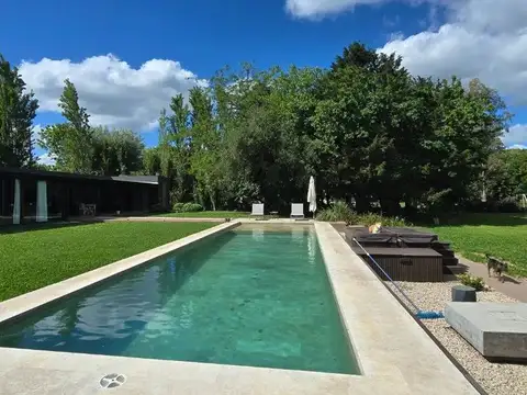 Casa 4 ambientes con 3 baños