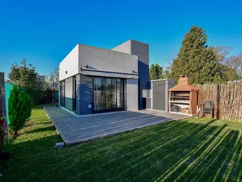 CASA EN VENTA SICARDI CON PILETA