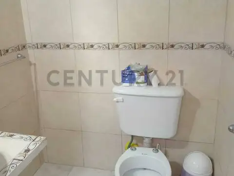 VENTA DE CASA CON AMPLIO LOTE  EN MORON NORTE