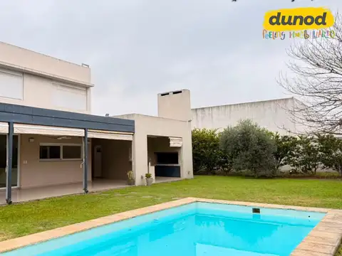 Casa 10 ambientes con 3 baños