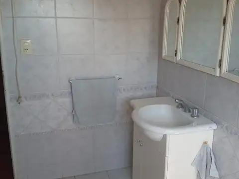 Casa 3 ambientes con 2 baños