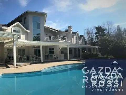 Excelente casa en doble lote a la venta Saint Thomas Norte