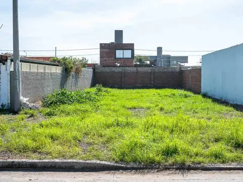 TERRENO EN VENTA EN BARRIO LOS LAPACHOS - N 128