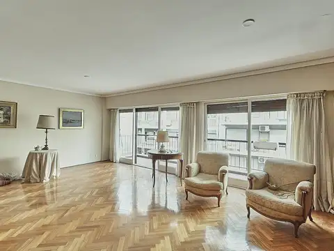 Semipiso de categoría de 6 amb con dos cocheras! A mts Plaza Vte López