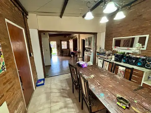 Casa 5 ambientes con 2 baños