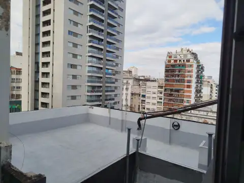 UN AMBIENTE CON SUBDIVISIÓN EN EXCELENTE ESTADO