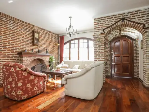 Casa 5 ambientes con 3 baños