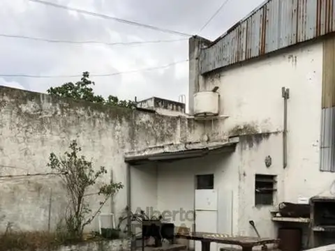 Galpon en Venta en 37/3 y 4 La Plata - Alberto Dacal Propiedades