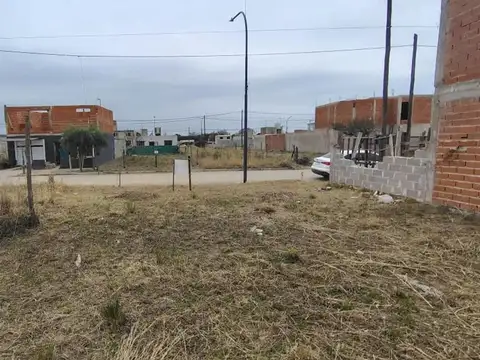 OPORTUNIDAD LOTE ESCRITURA   LOTENGO EN BARRIO DEAN FUNES