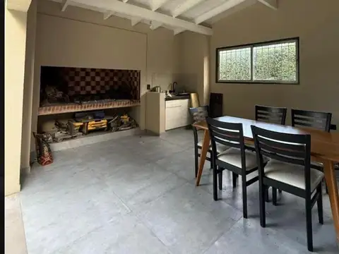 Casa 5 ambientes con 3 baños
