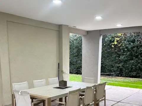 Casa en Venta en Los Mirasoles, USD 215.000