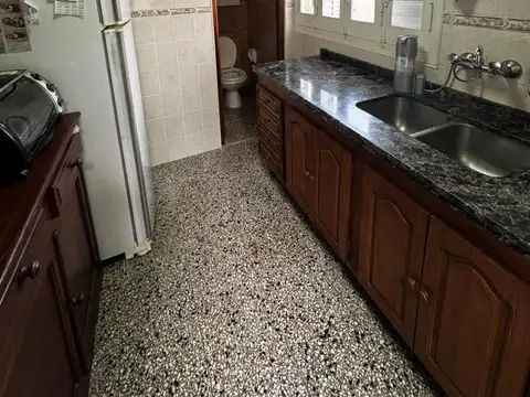 Casa 8 ambientes con 1 baño