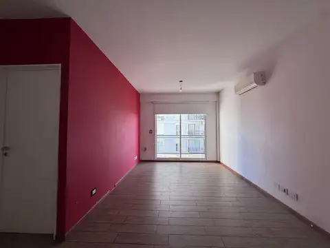 2 AMBIENTES CON BALCON Y COCINA SEPARADA.