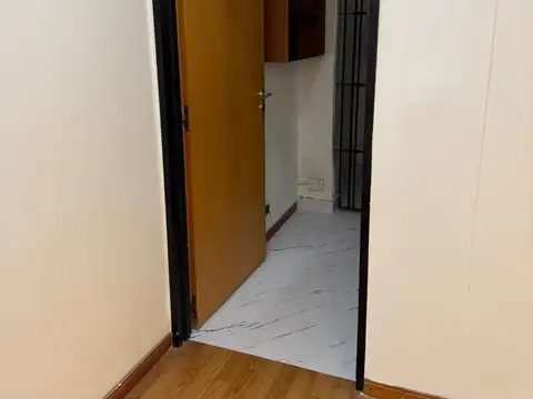 VENTA LOCAL  COMERCIAL, CON VIDRIERA, APTO VIVIENDA, TECHOS DOBLE ALTURA, IMPECABLE!