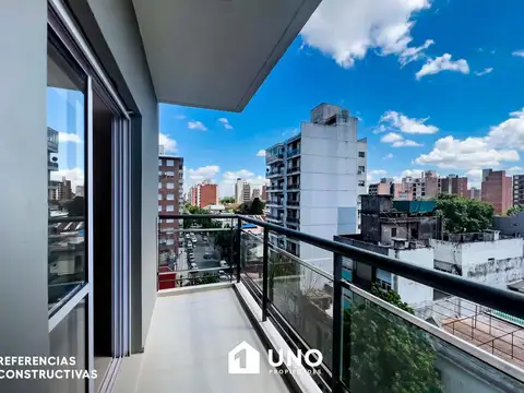 San Martin y Av. Pellegrini - Dpto Monoambiente. Posibilidad cochera.
