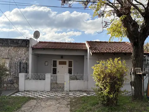 Casa - 3 dormitorios - Bario Villanueva 