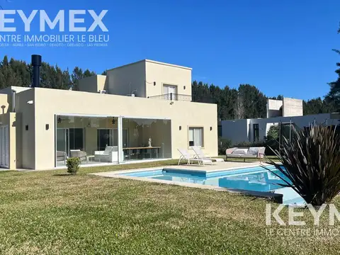 Venta Casa en Complejo Miralágos. 4 ambientes y muy buena distribución. Ruta 2, Km 65.