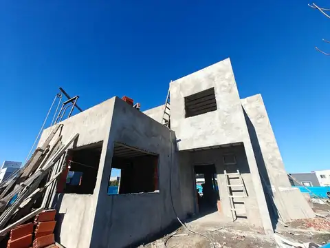 Casa en venta en Pilar del Este Santa Lucia