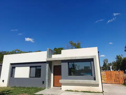 Casa 4 ambientes con 3 baños