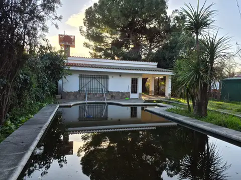 Casa 2 Dormitorios - Galeria y Pileta