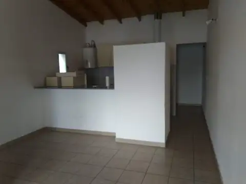 Depto Tipo Casa en Alquiler en Chilavert, $ 400.000
