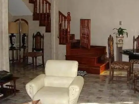 Casa 5 ambientes con 3 baños
