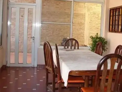 Casa en Venta - Luis Guillon  /  APTA A CREDITO 