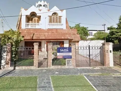 Casa en Venta - Luis Guillon  /  APTA A CREDITO 