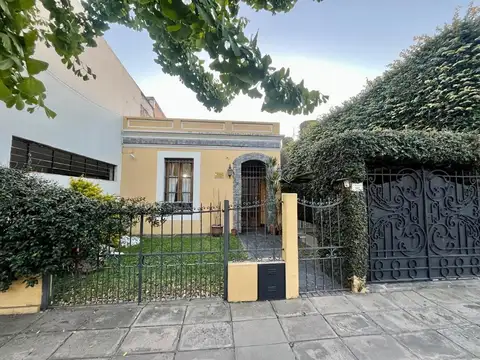 Casa antigua en Castelar Sur