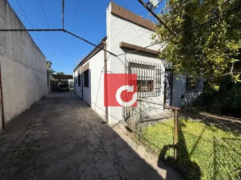 Venta de 2 Propiedades con 3 Dormitorios + cochera+ jardin Los Hornos