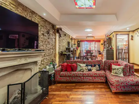 Casa en Venta con 3 cocheras