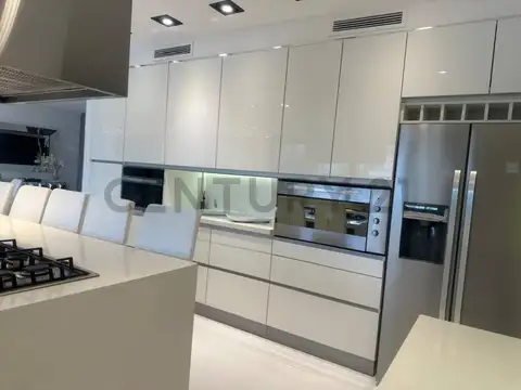 Casa en Alquiler de 4 dormitorios